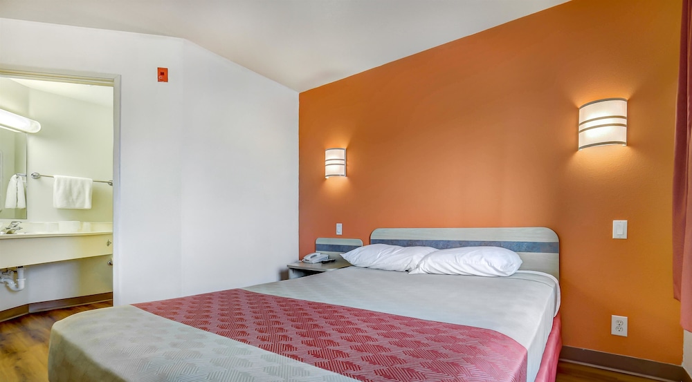 Motel6 Roseburg, OR - I-5 16/44
