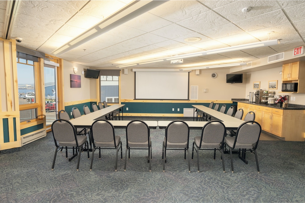 Park Point Marina Inn 55/72