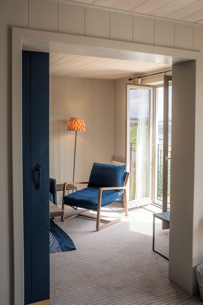Peninsula Hotel Guernsey 18/37
