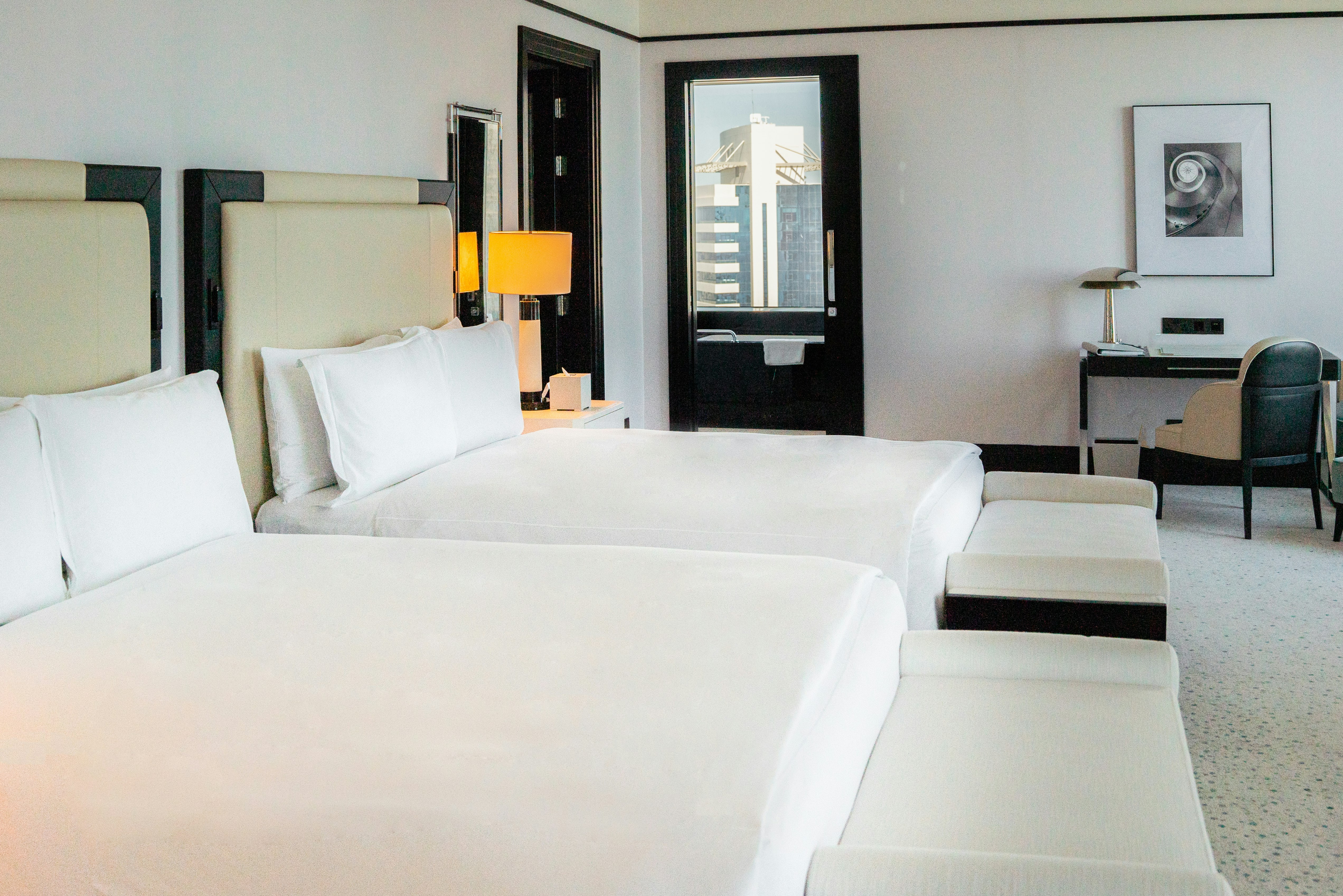 2 Bedrooms, Suite, King Bed