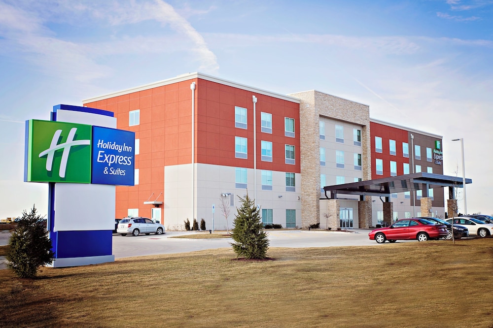 Holiday Inn Express Suites Rantoul 9/76