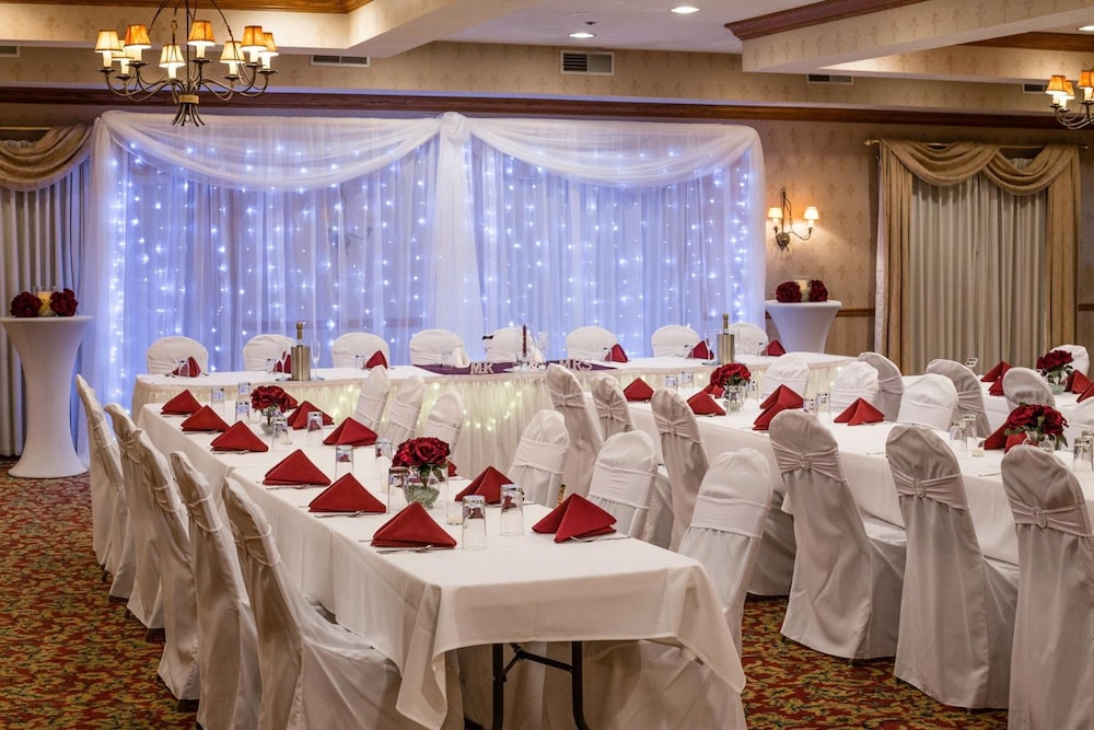 Coshocton Village Inn and Suites 52/68
