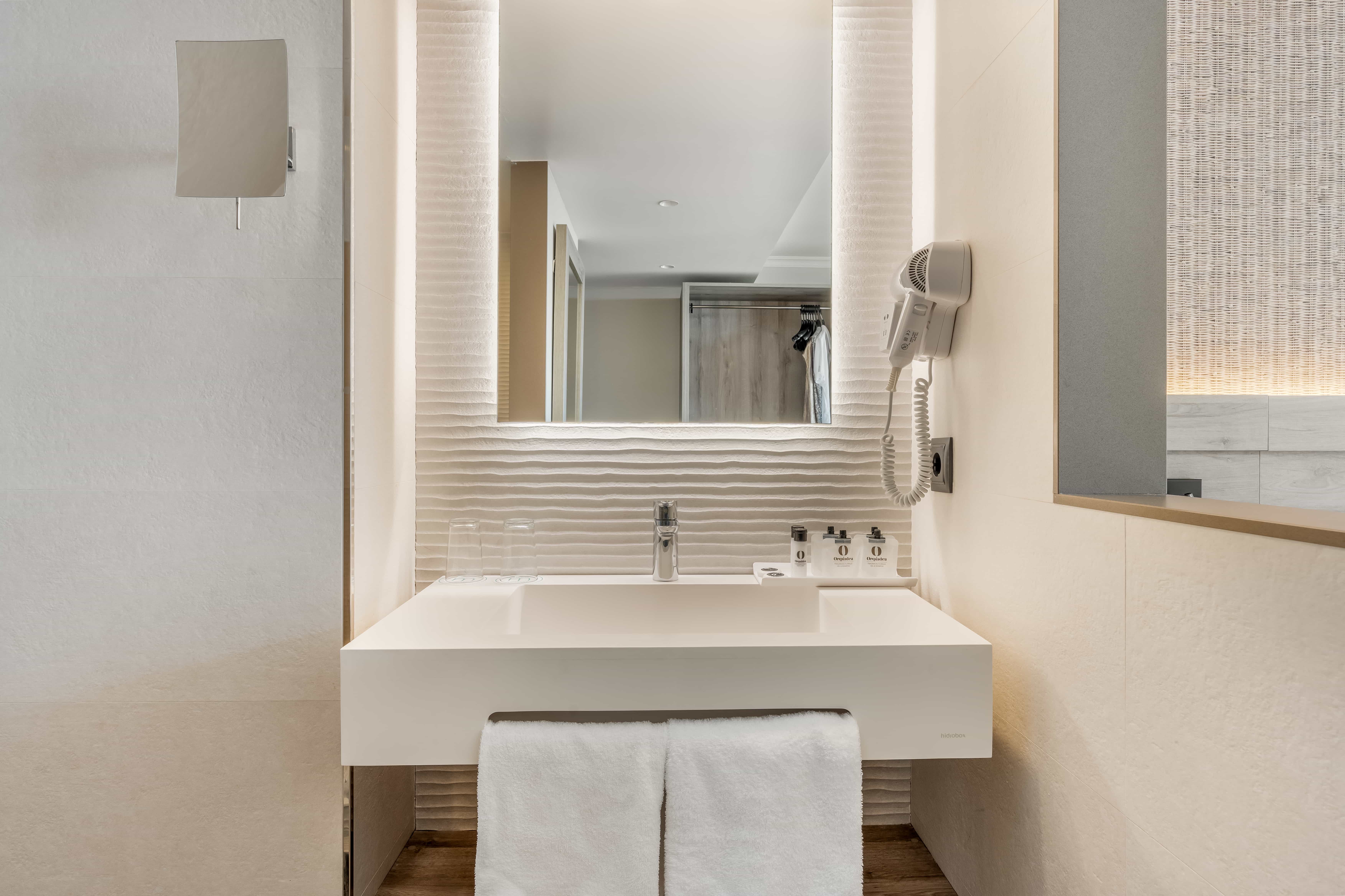 Metropol Hotel 50/50