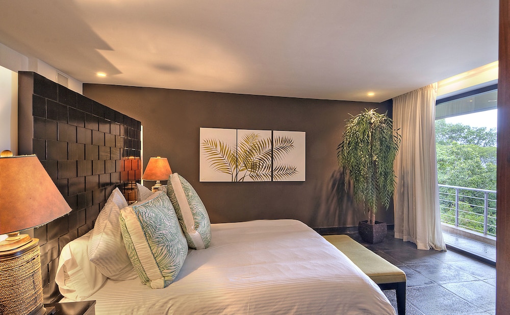 Los Altos Resort 44/82