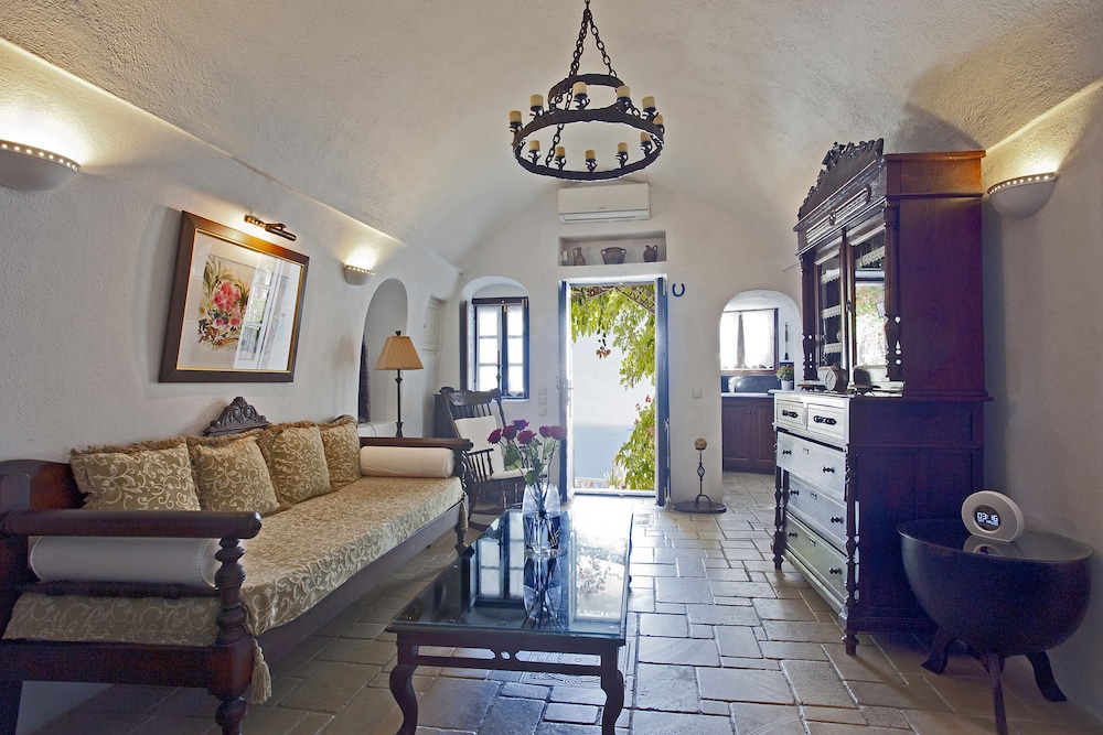 Alexander's Suites 30/68