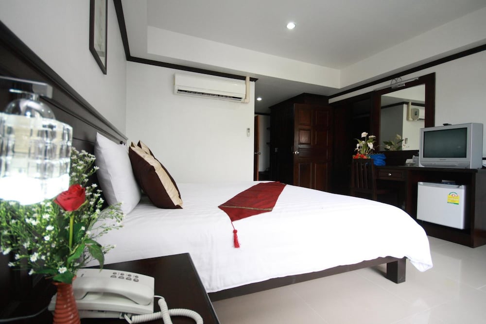 First Residence Hotel 32/48