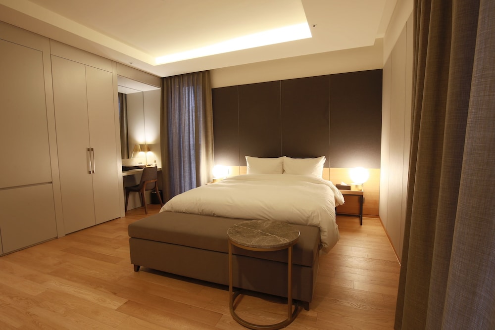 Hotel East9 27/69
