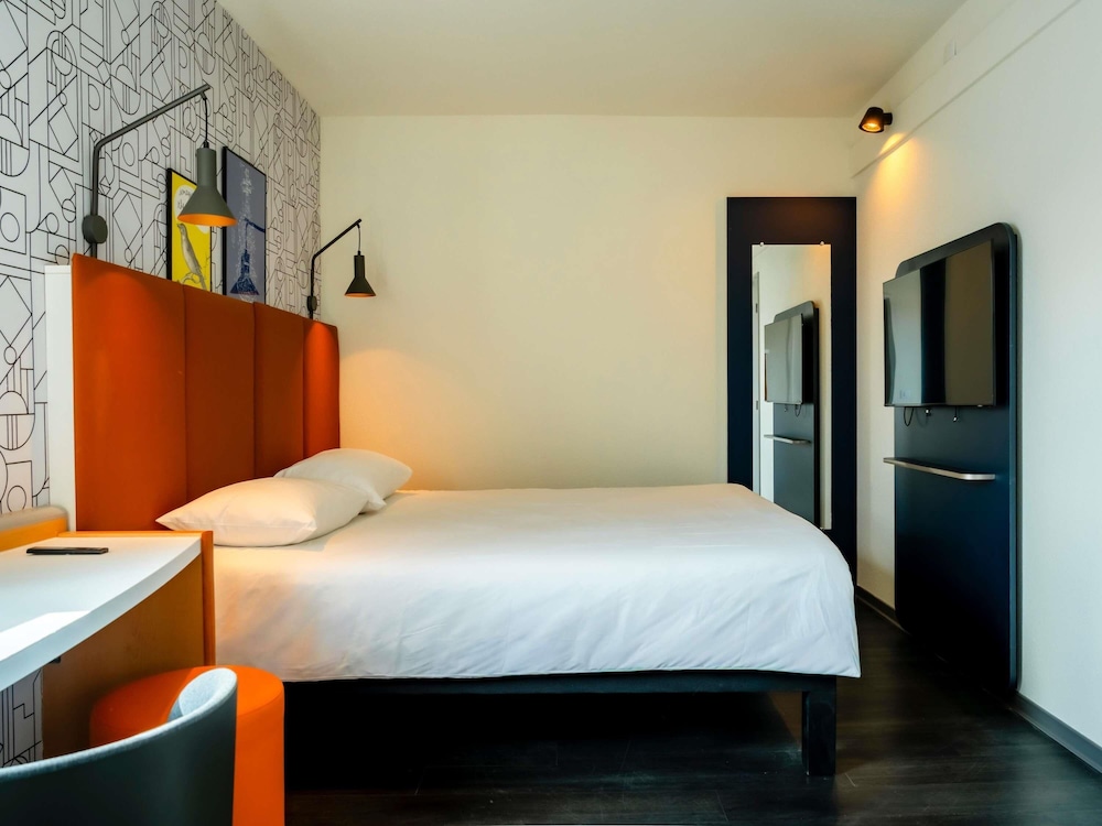 Standard, Double Bed, Accessible, Ibis Bayonne Centre 2/4