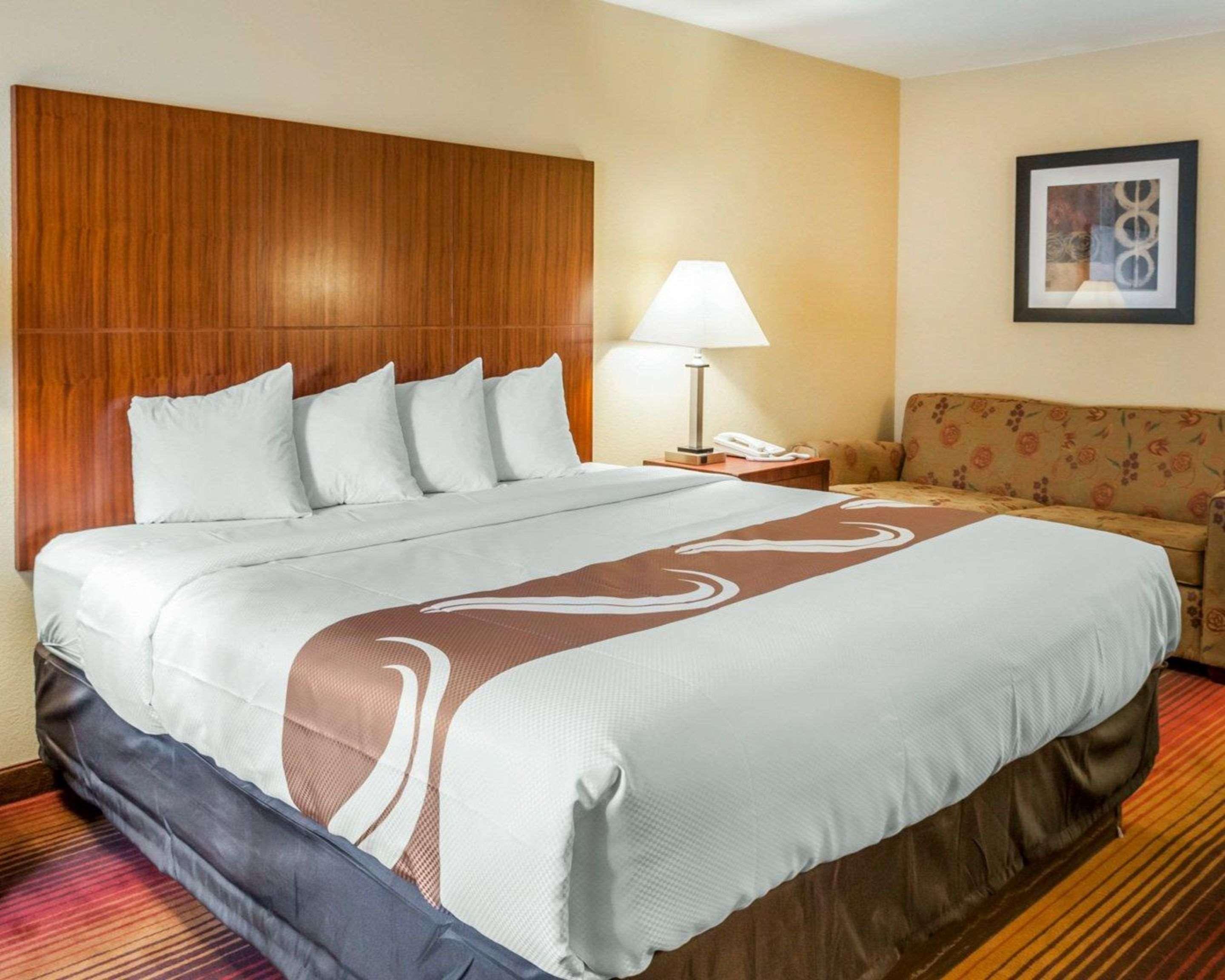 ROOM, KING BED