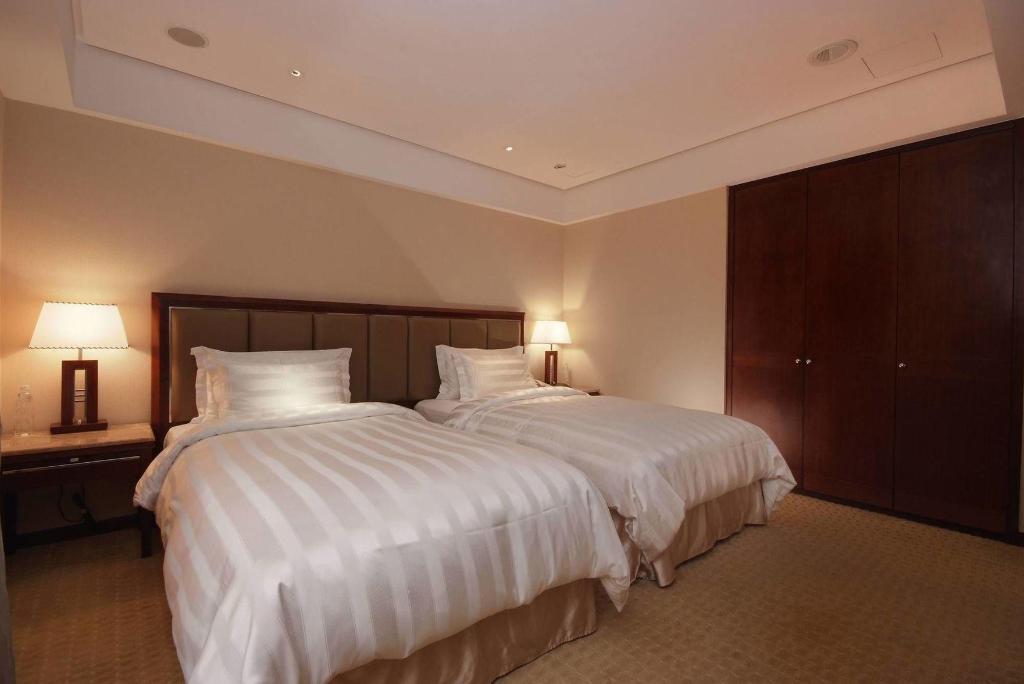 Boutique, Twin Beds