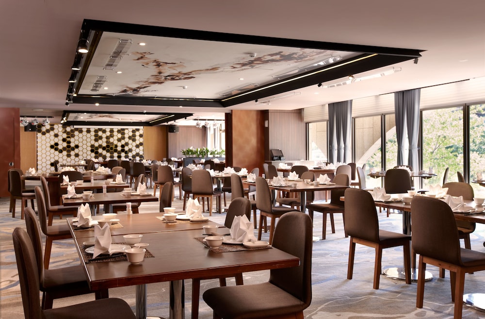 The HO Hotel 54/60