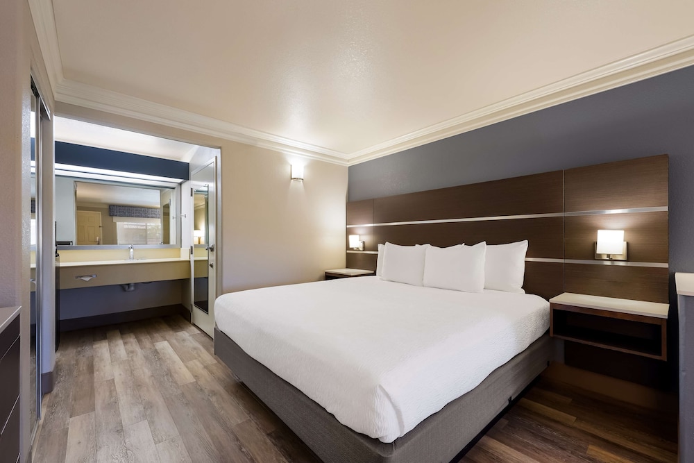 Standard, King Bed