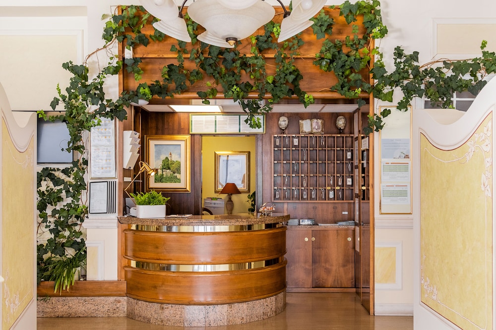 Village Hotel Lucia 5/50