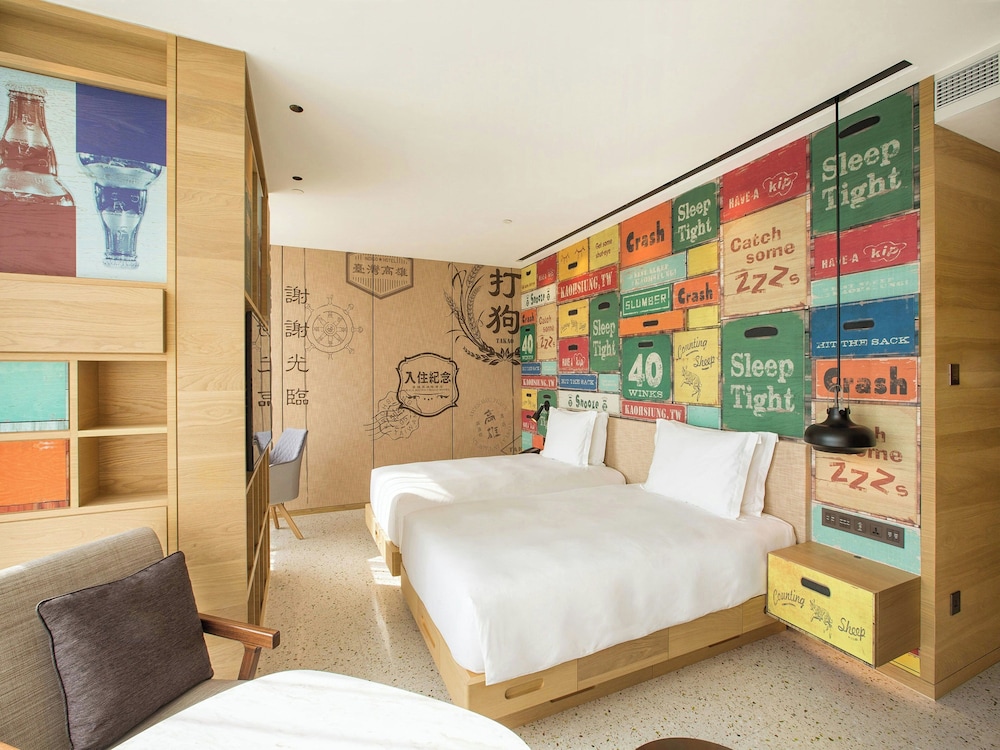 غرفة بريميوم بسريرين منفصلين مع أريكة، HOTEL INDIGO KAOHSIUNG CENTRAL PARK 2/3