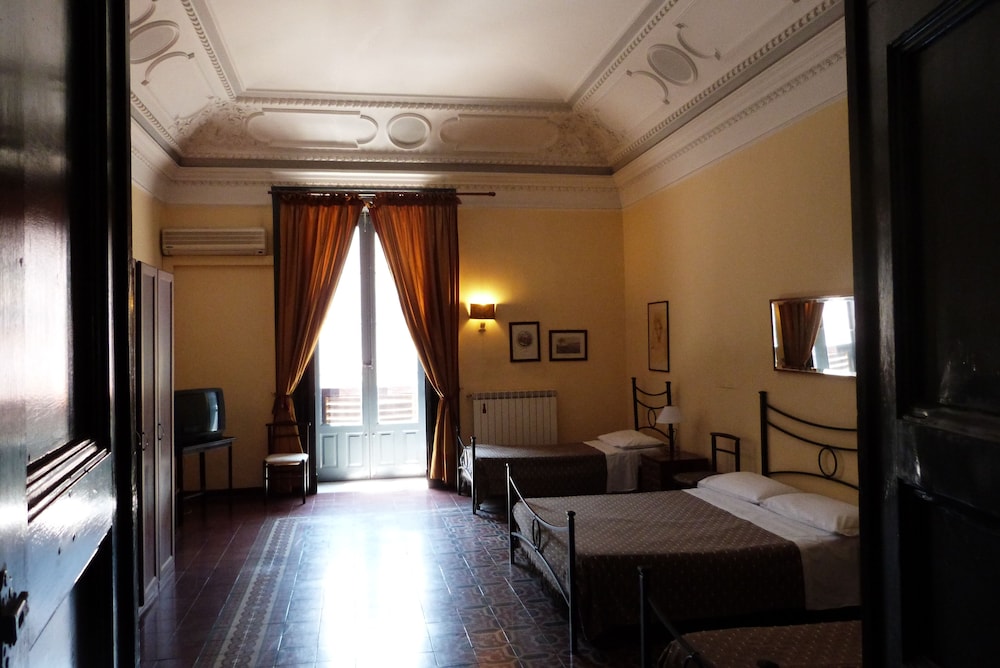 ROOM, TRIPLE