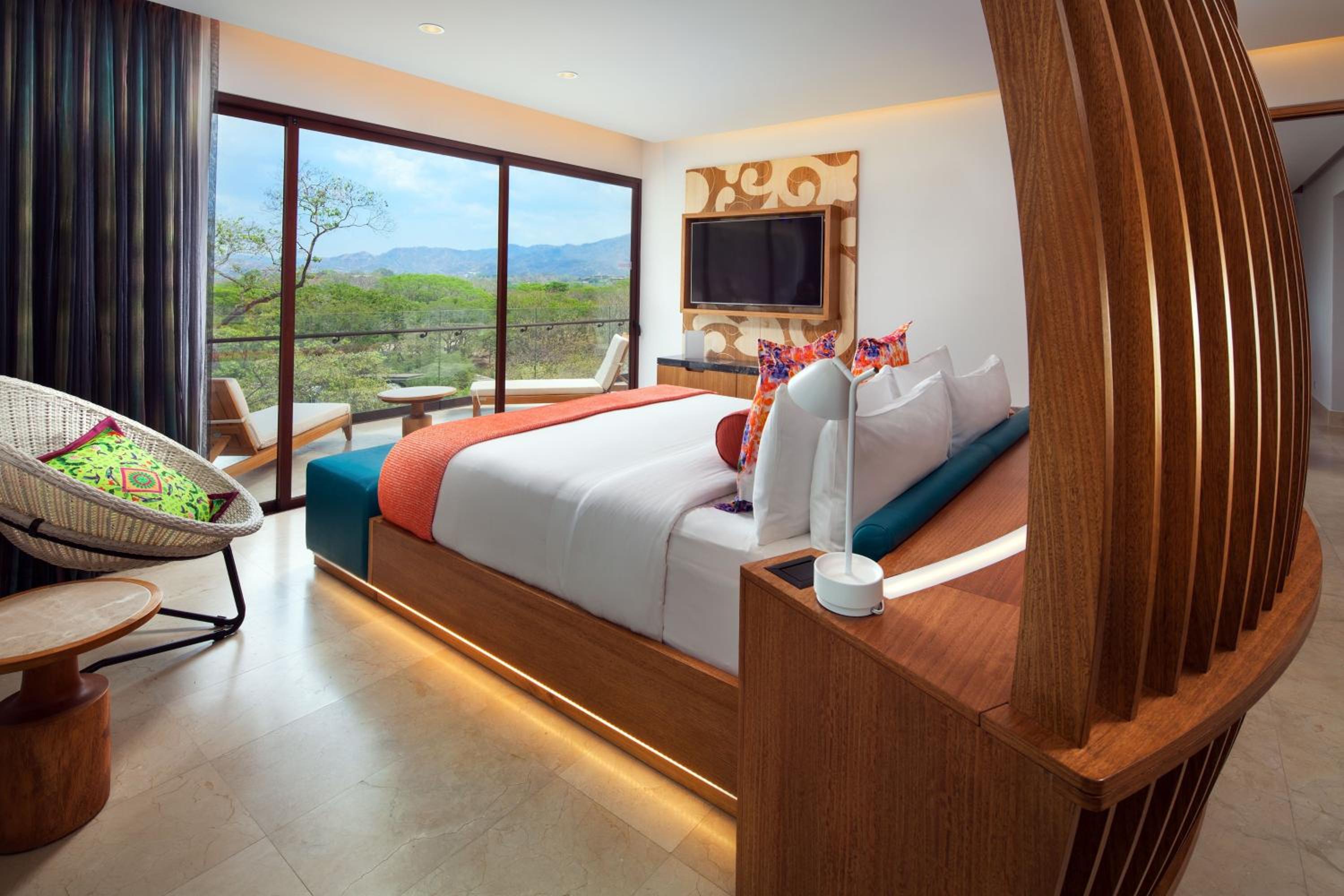 1 Bedroom, Deluxe, Suite, King Bed, Partial Ocean View