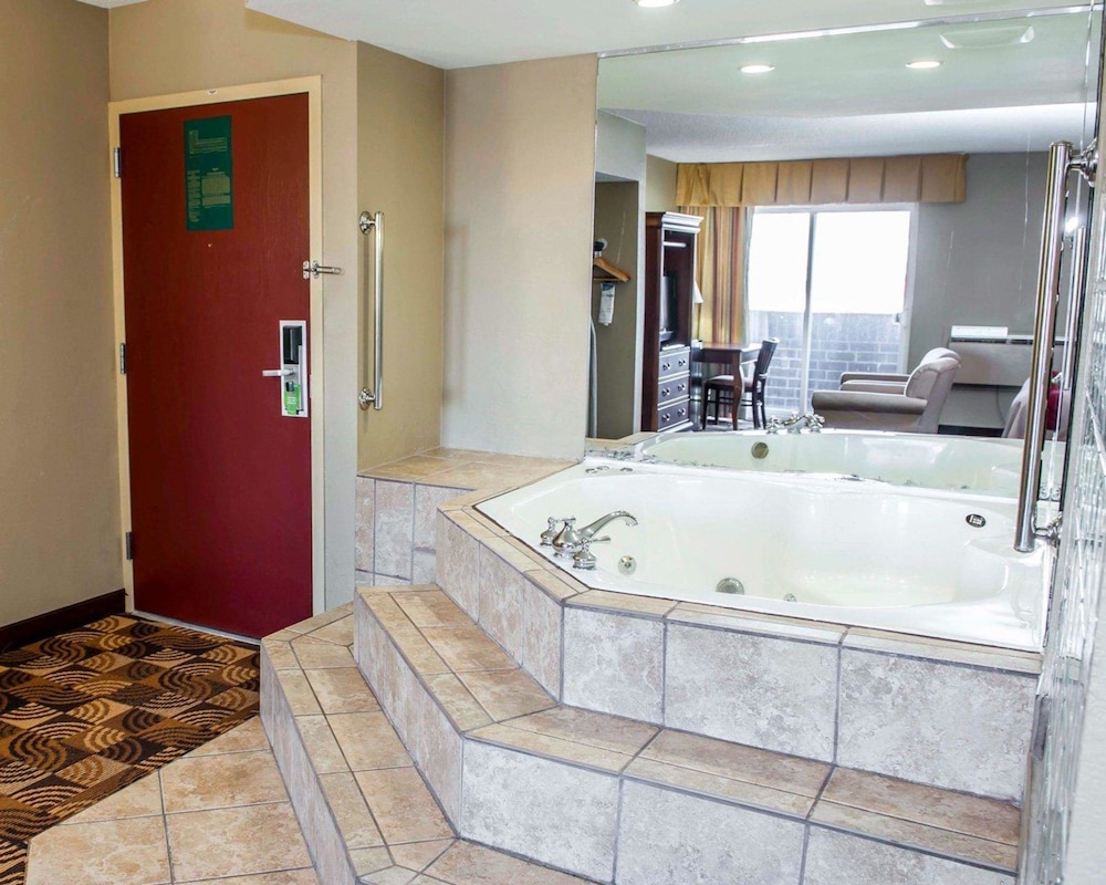 Comfort Inn & Suites Indianapolis Northwest - College Park 20/39
