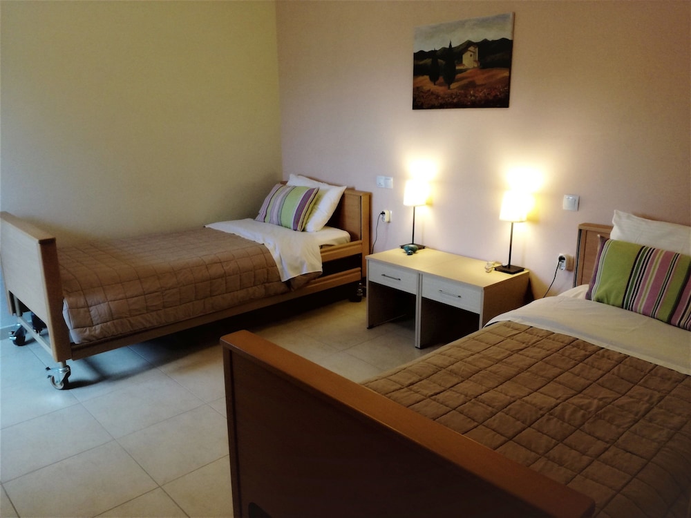 Aksos suites Accessible Accommodation 9/44