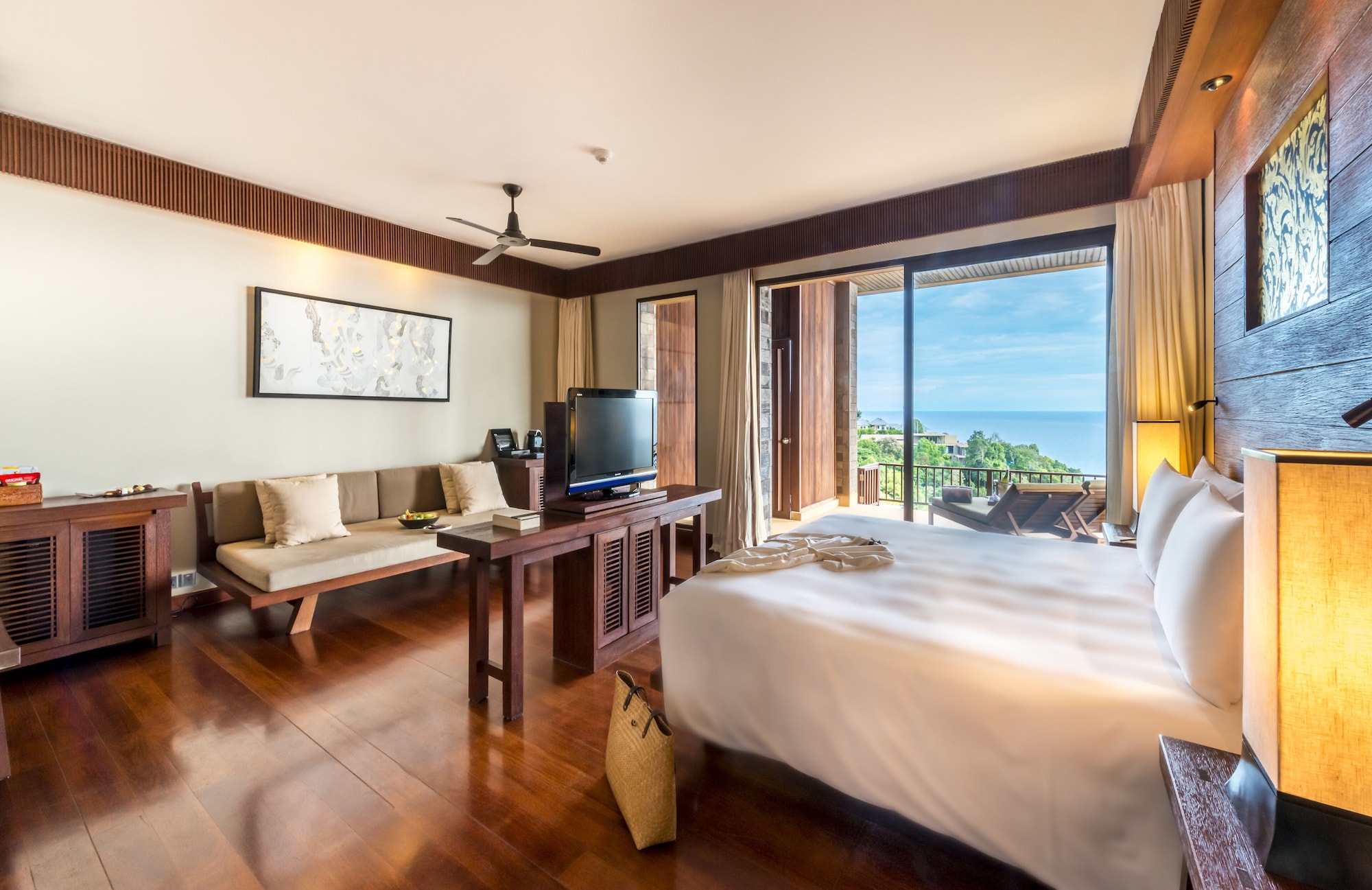 2 BEDROOMS, POOL, OCEAN, SUITE
