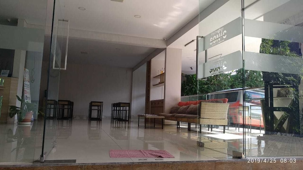 Hotel Sonic Airport Semarang 14/21