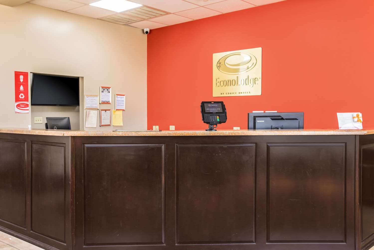 Econo Lodge Garden City - Savannah 2/10