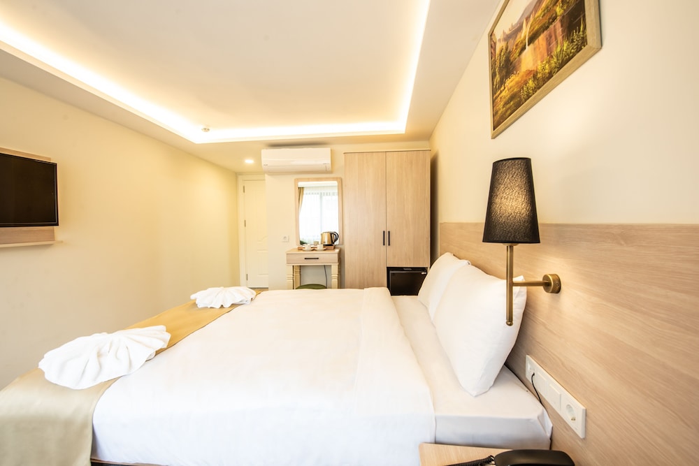 Royal Bosphorus Hotel 14/34