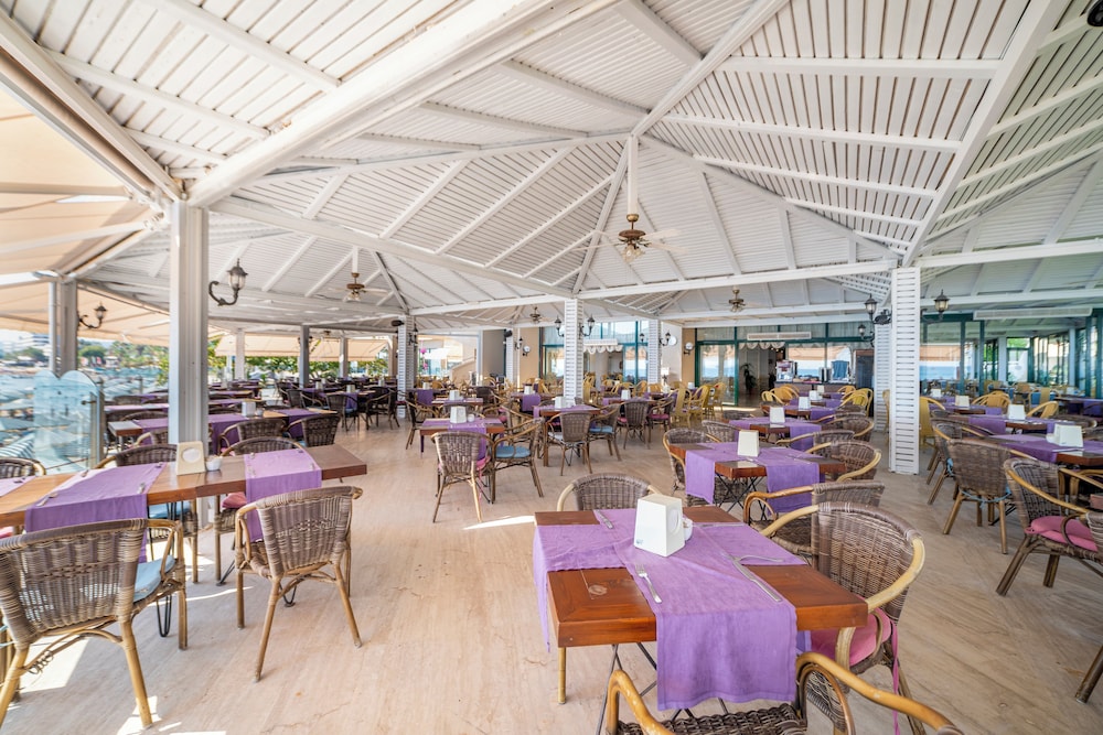Aska Just In Beach Hotel 28/44