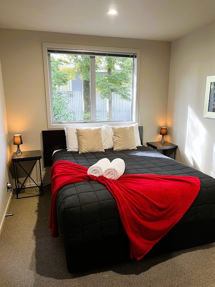 Private, 3 Bedrooms, House, Twin Beds, King and Queen Bed