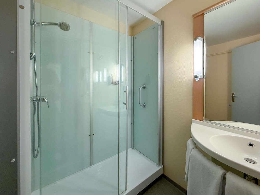Ibis Rennes Beaulieu 67/68
