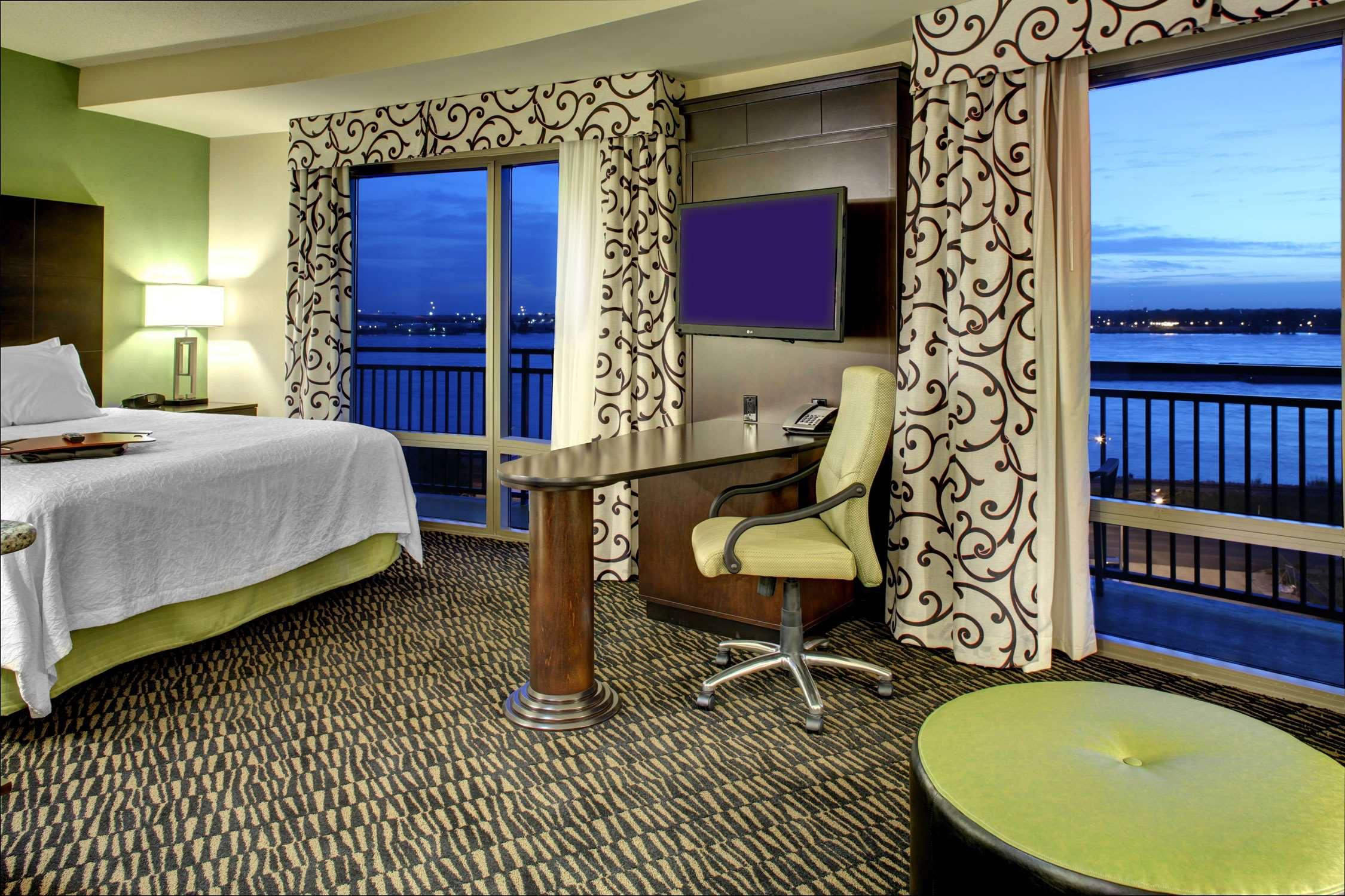 STUDIO, SUITE, KING BED, RIVER VIEW, BALCONY