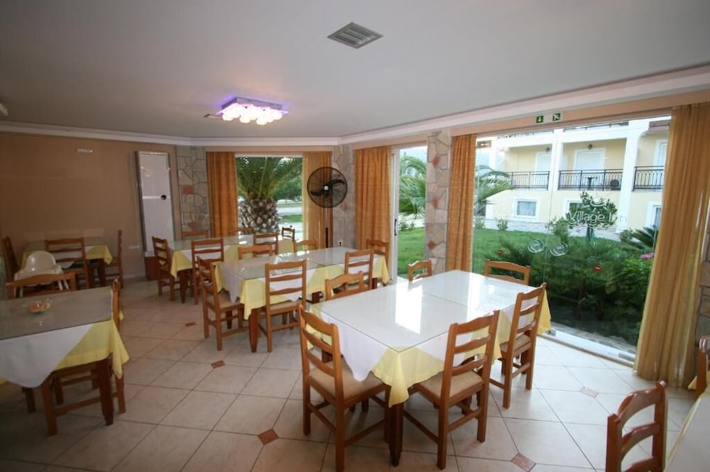 Village Inn Studios & Family Apartments 28/39