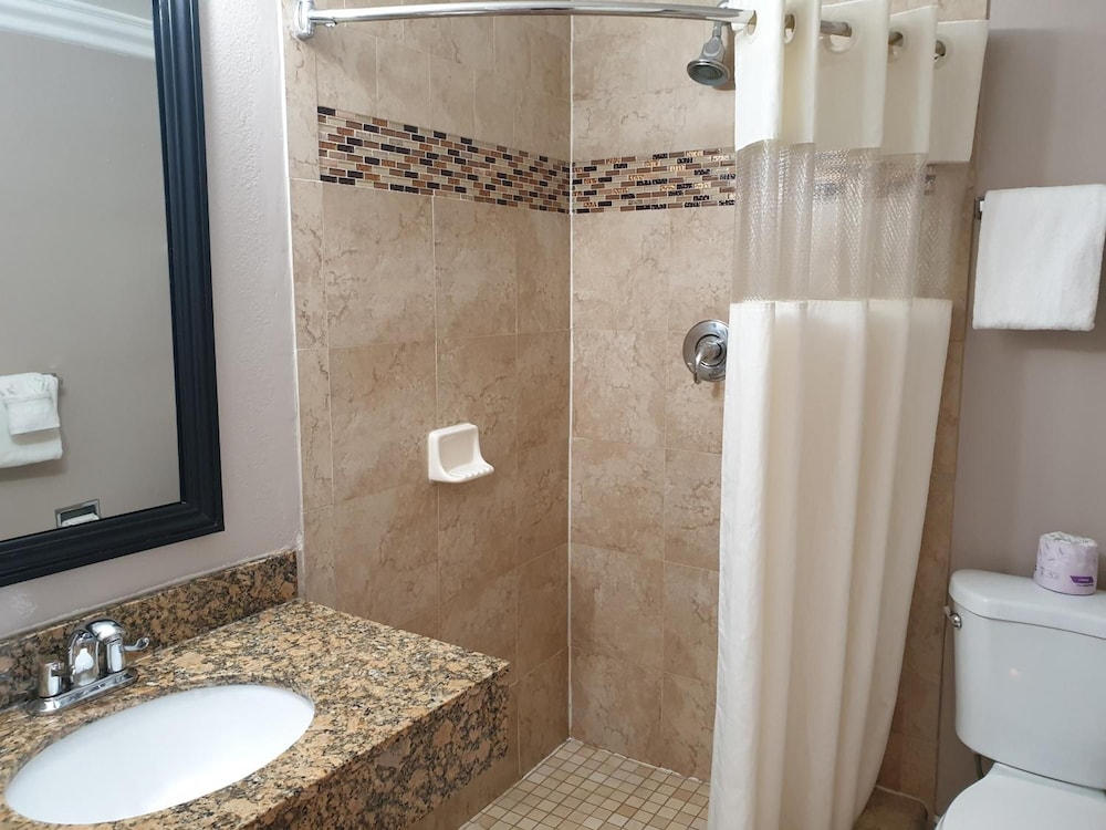 Lotus Of Lompoc - A Great Hospitality Inn 32/32