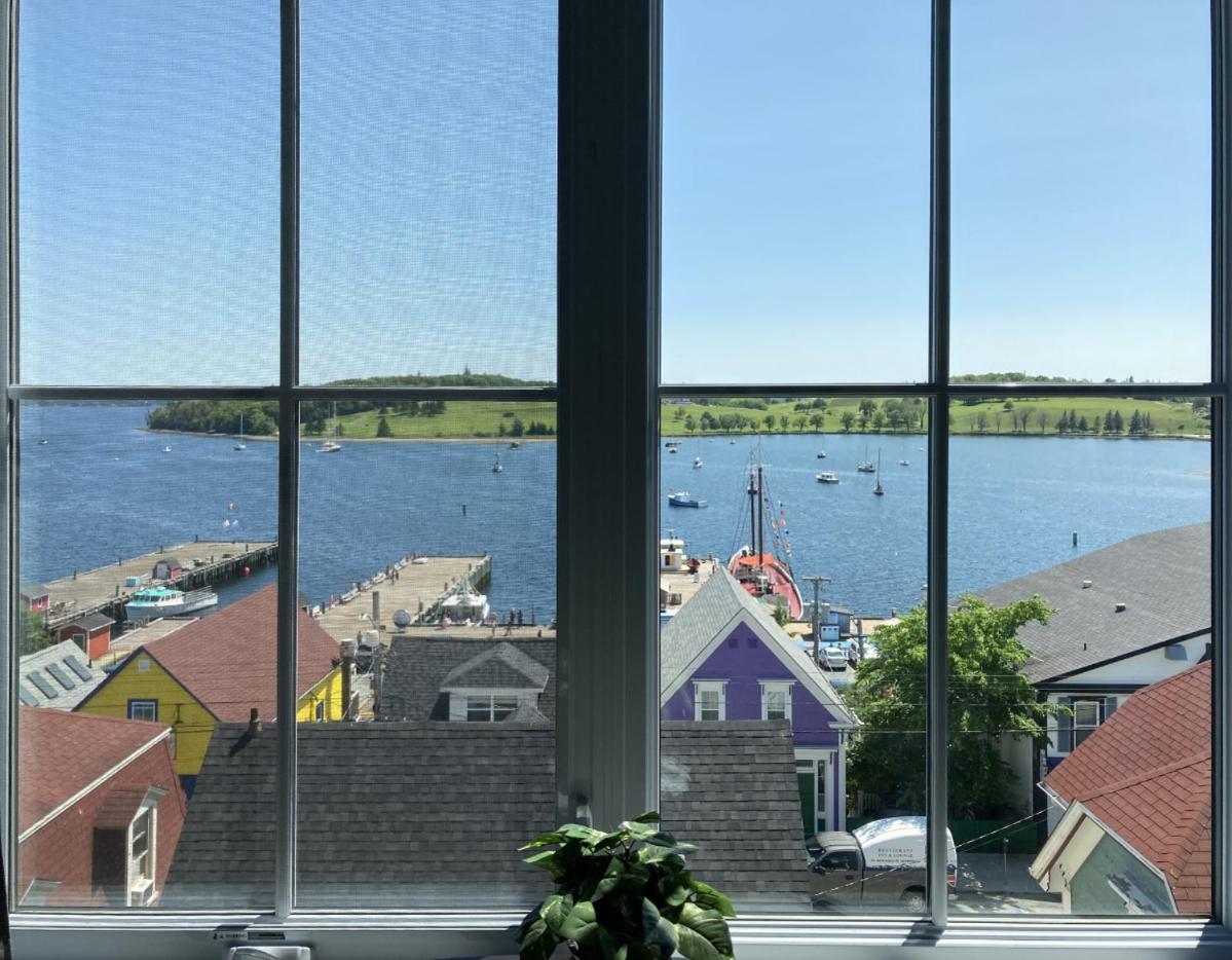 Lunenburg Arms Hotel 23/39