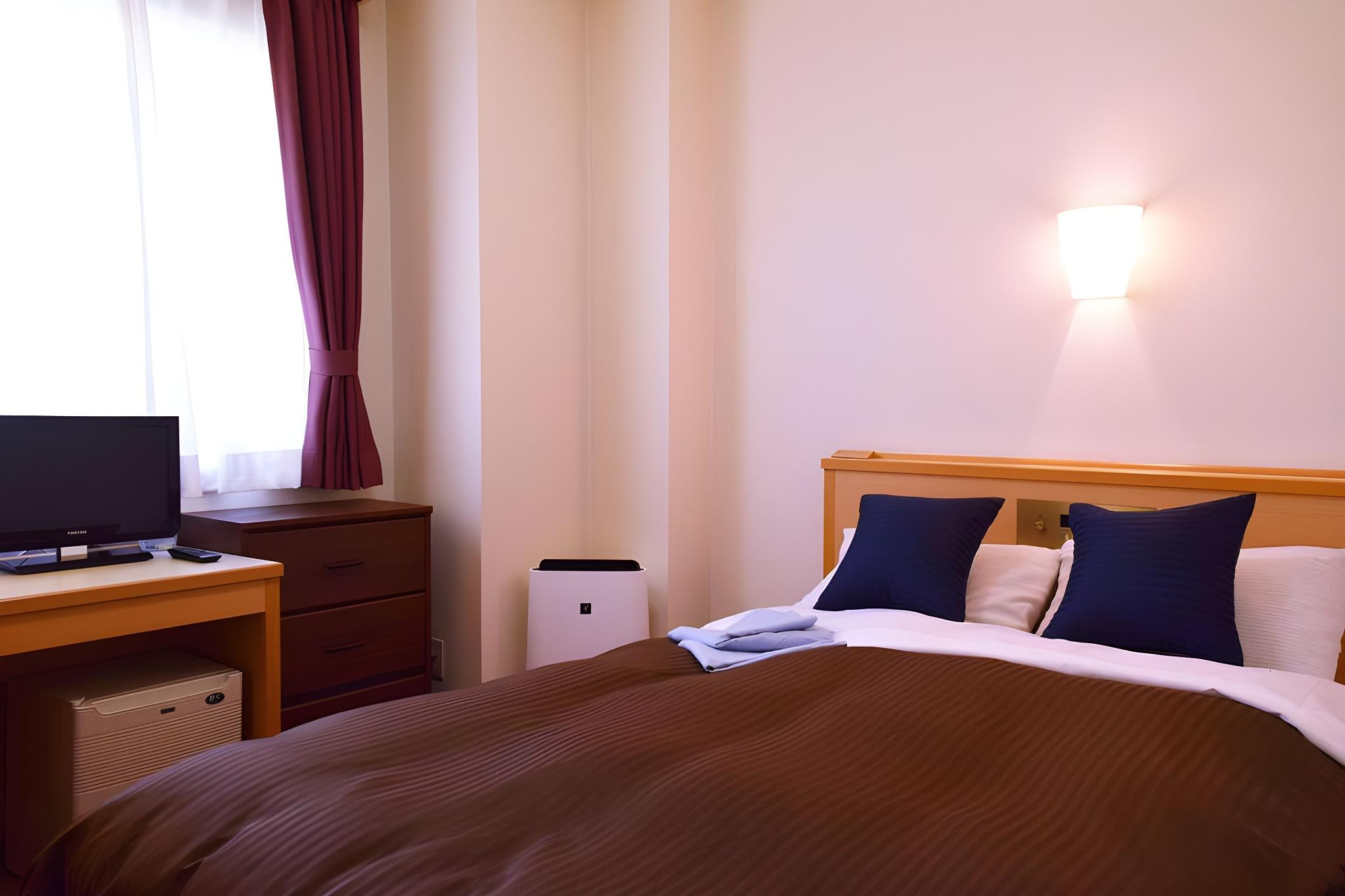 ROOM, DOUBLE BED
