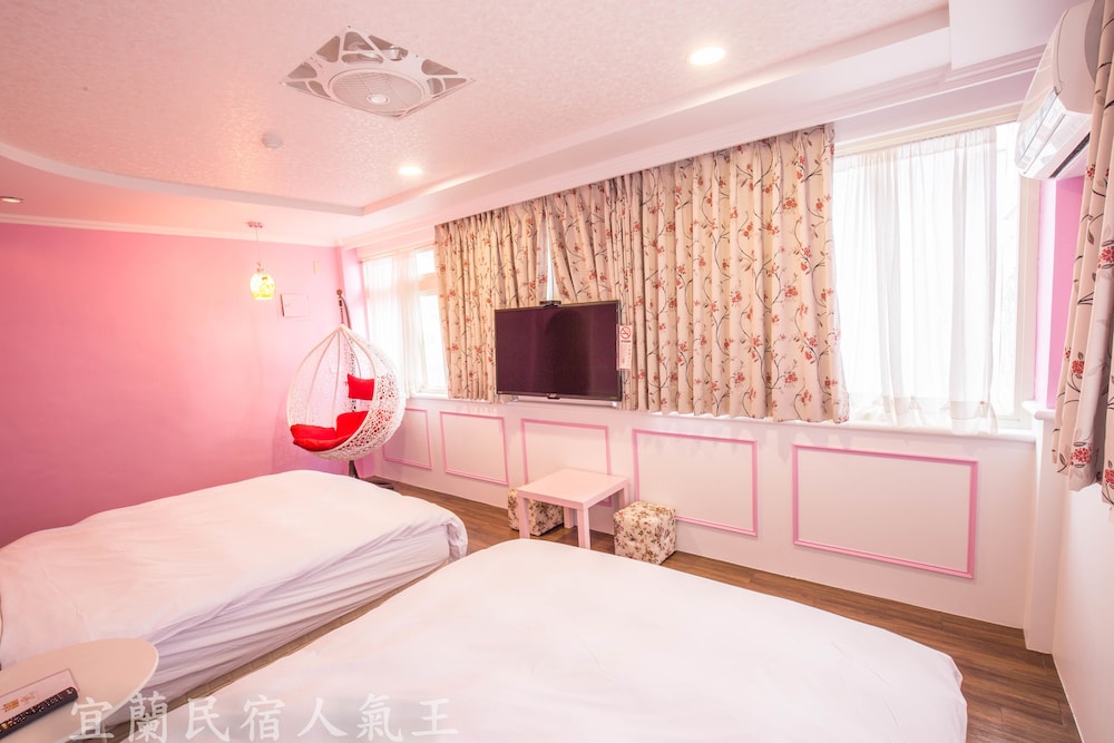 N. Castle Hotel 31/41