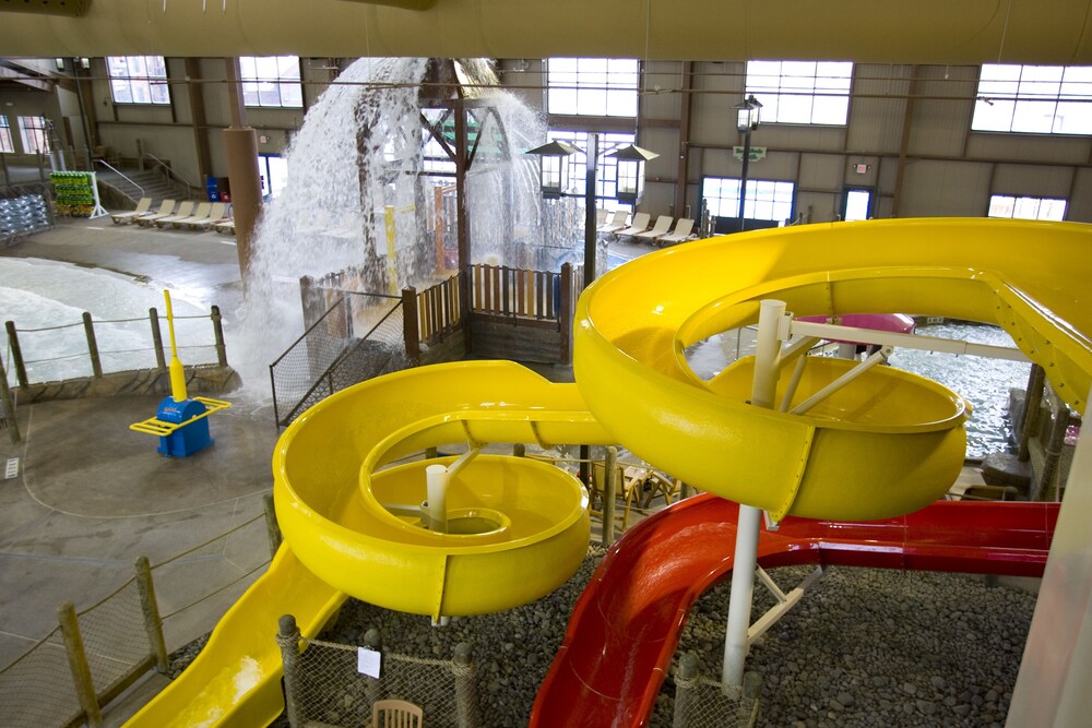 Hope Lake Lodge Indoor Waterpark 37/50