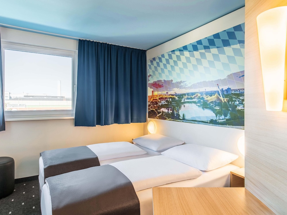 ROOM, TWIN BEDS
