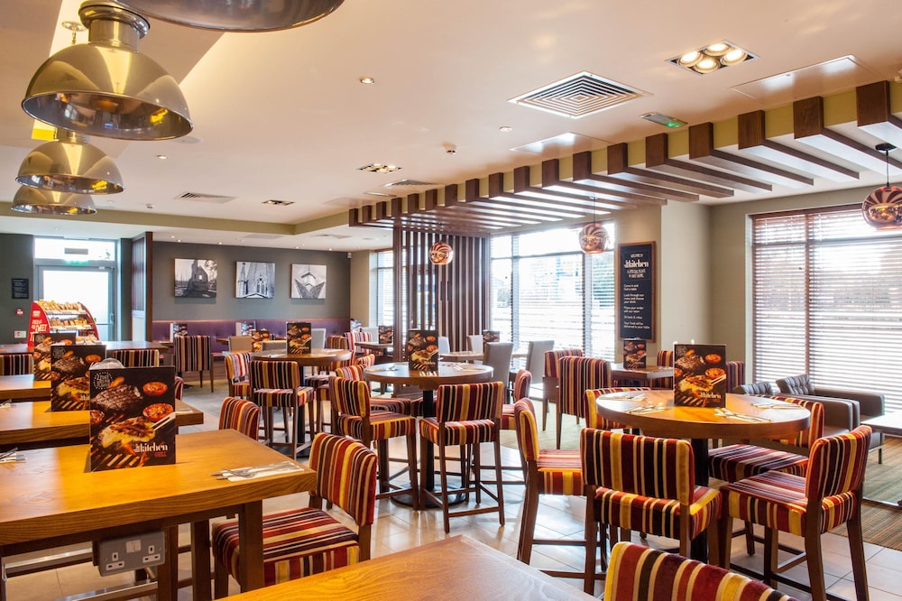 Premier Inn Witney 33/46