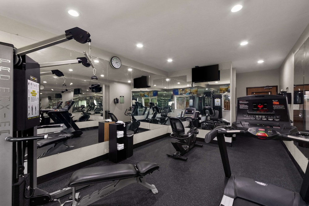 Comfort Inn & Suites Austin North Loop 32/46
