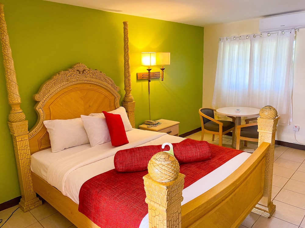 Point Salines Hotel 13/39