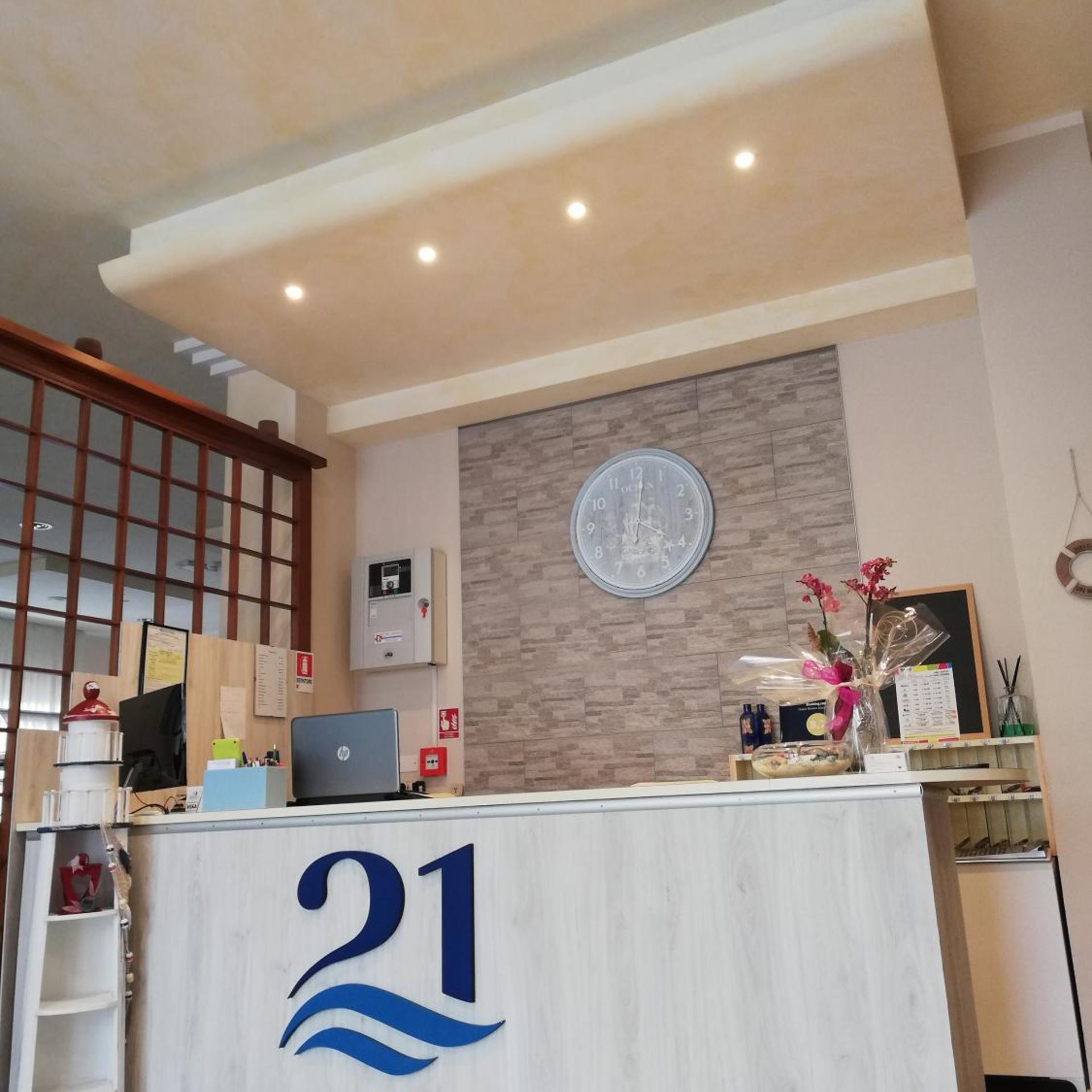 Hotel 21 12/55