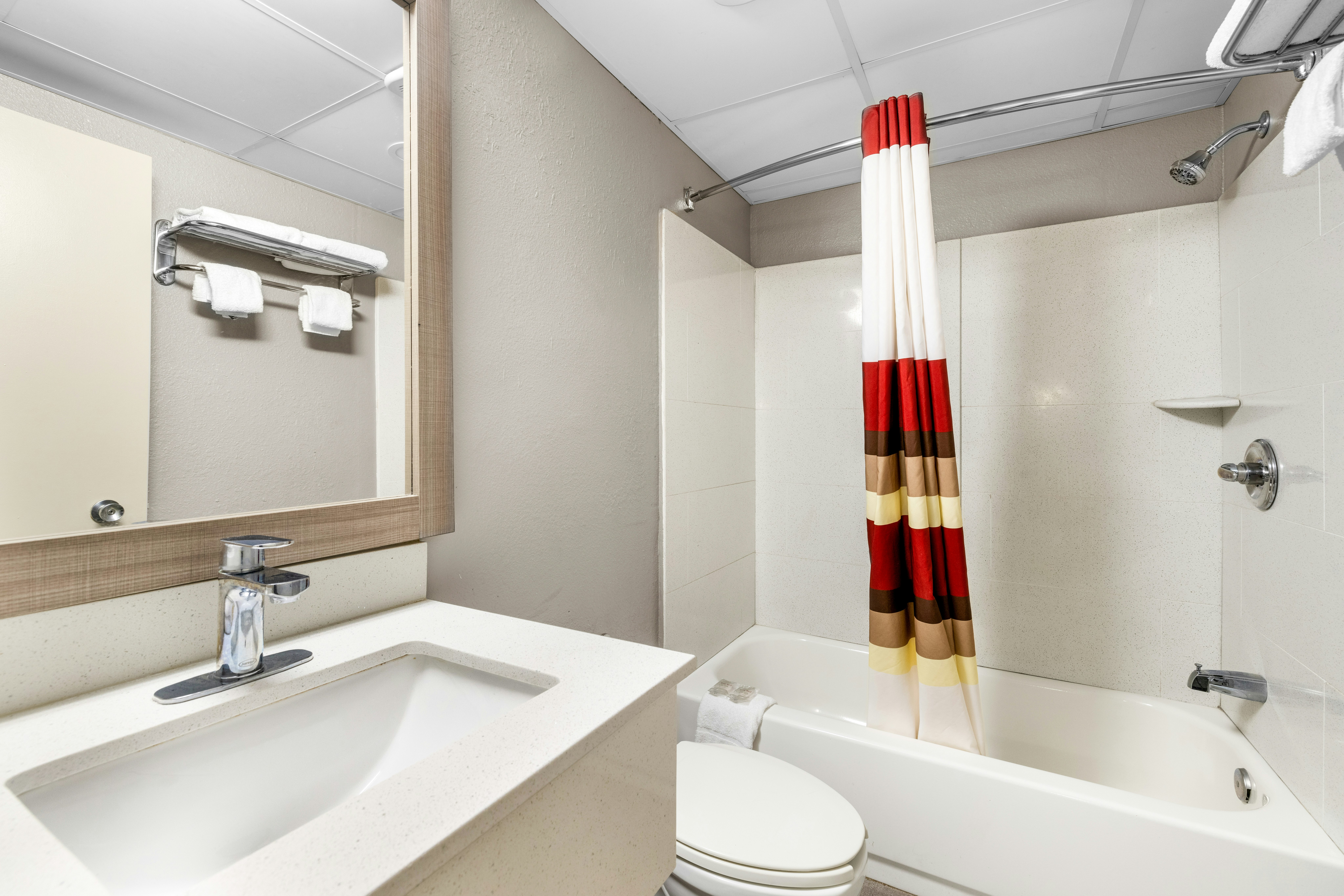 غرفة سوبيريور بسرير كينج، Red Roof Inn Niagara Falls 4/4