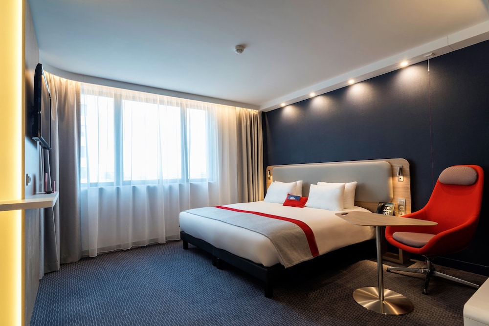 HOLIDAY INN EXPRESS PARIS - CDG AIRPORT 8/70