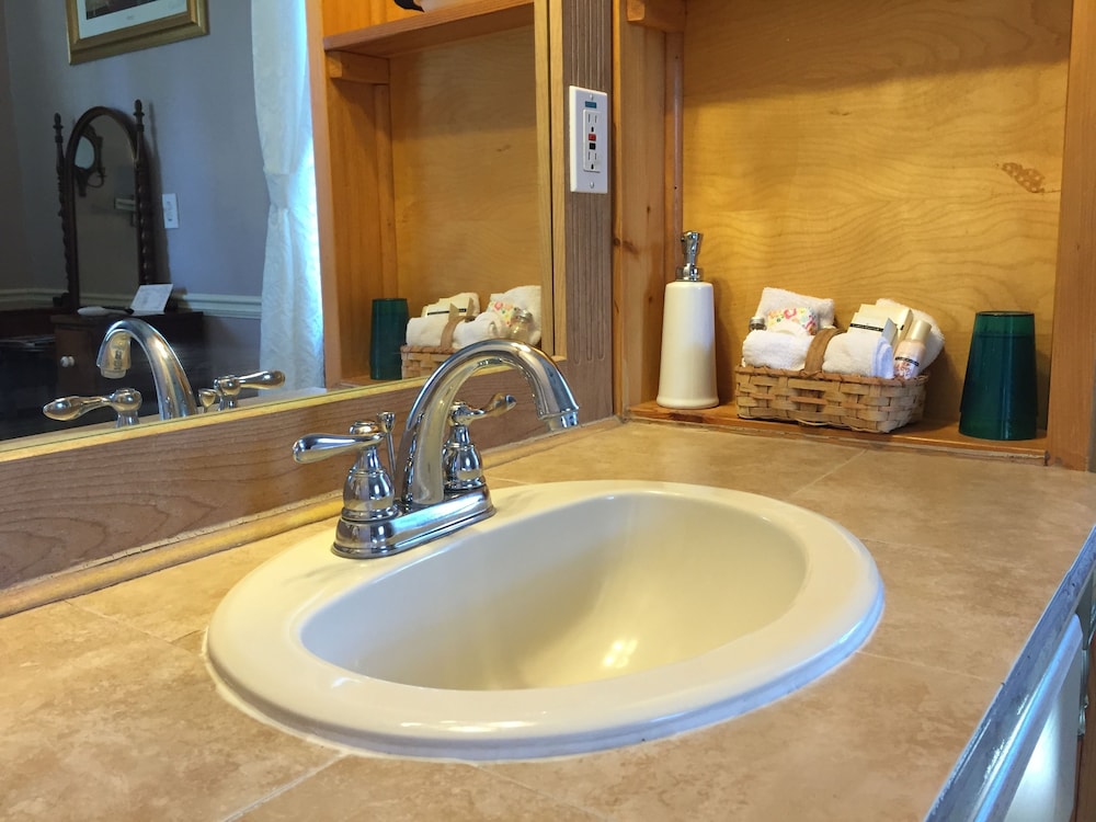 Amethyst Garden Inn 7/62