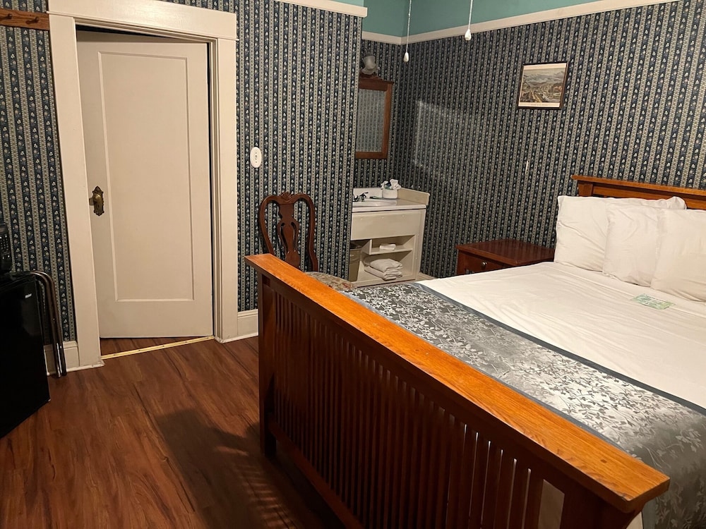 Americas Best Value Inn & Suites Royal Carriage 18/41