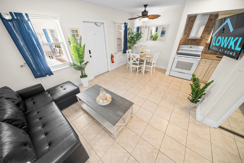 Beachside Garden Apartments By Lowkl 30/50