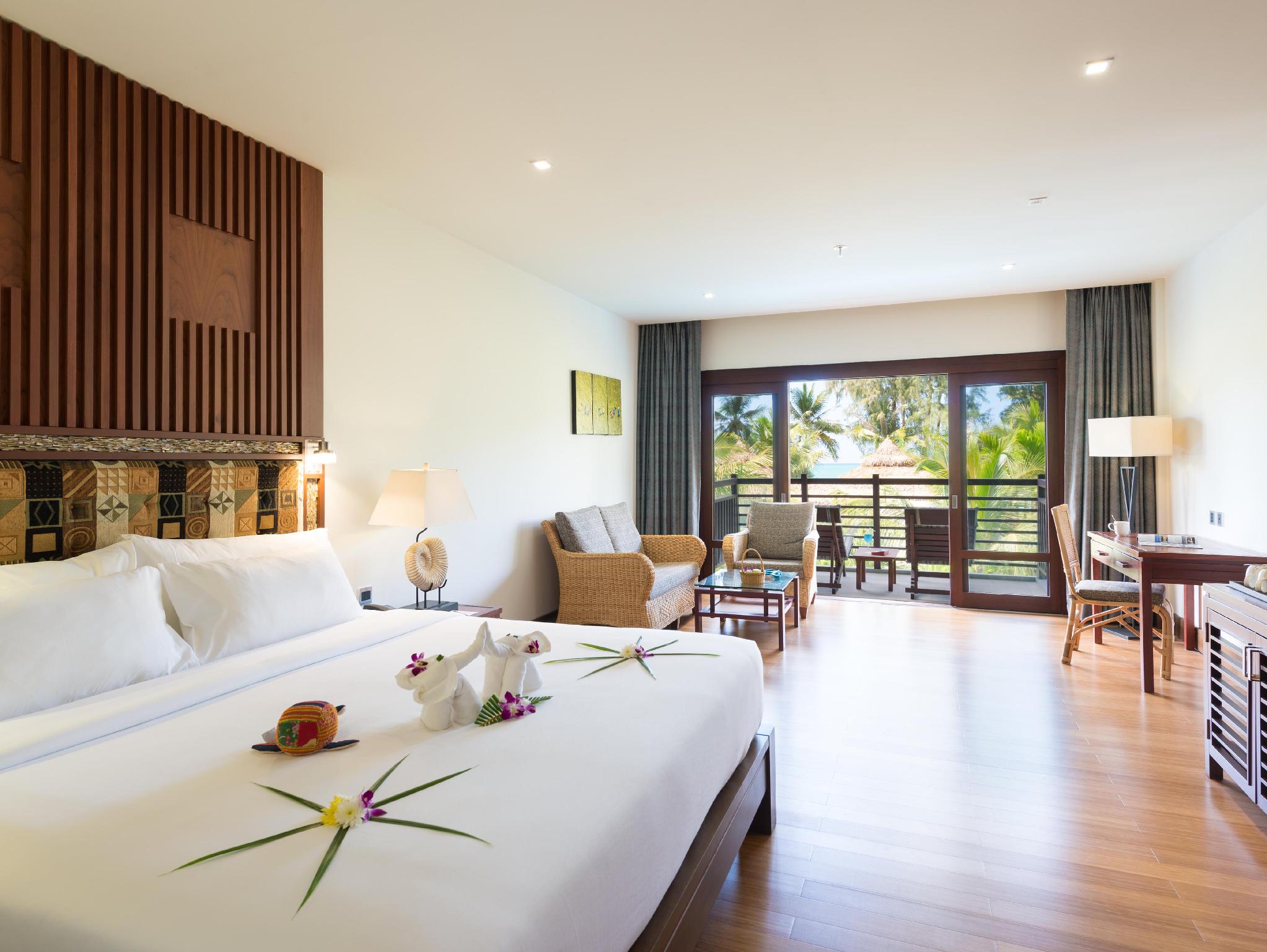 DELUXE, DOUBLE OR TWIN BED