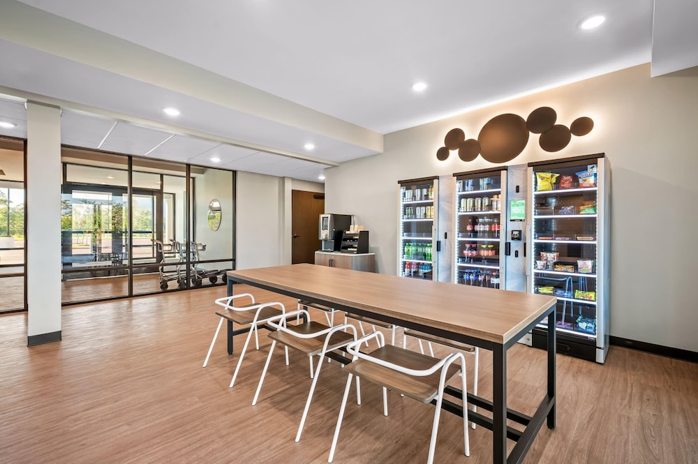 ECHO Suites Extended Stay By Wyndham Naples 78/86