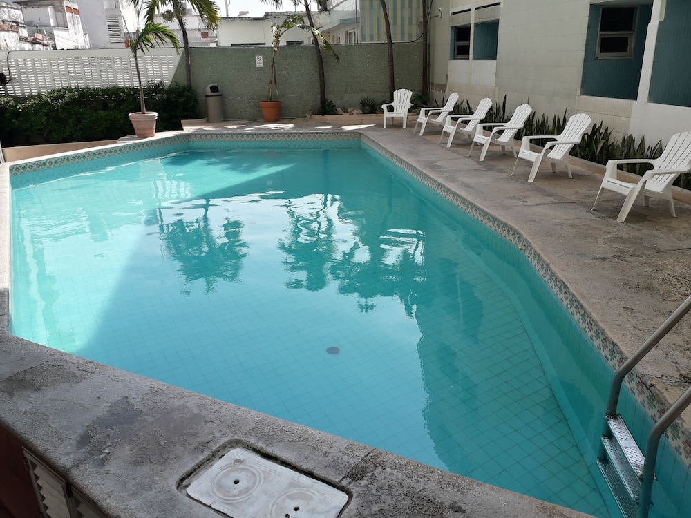 Hotel Royalty 6/64