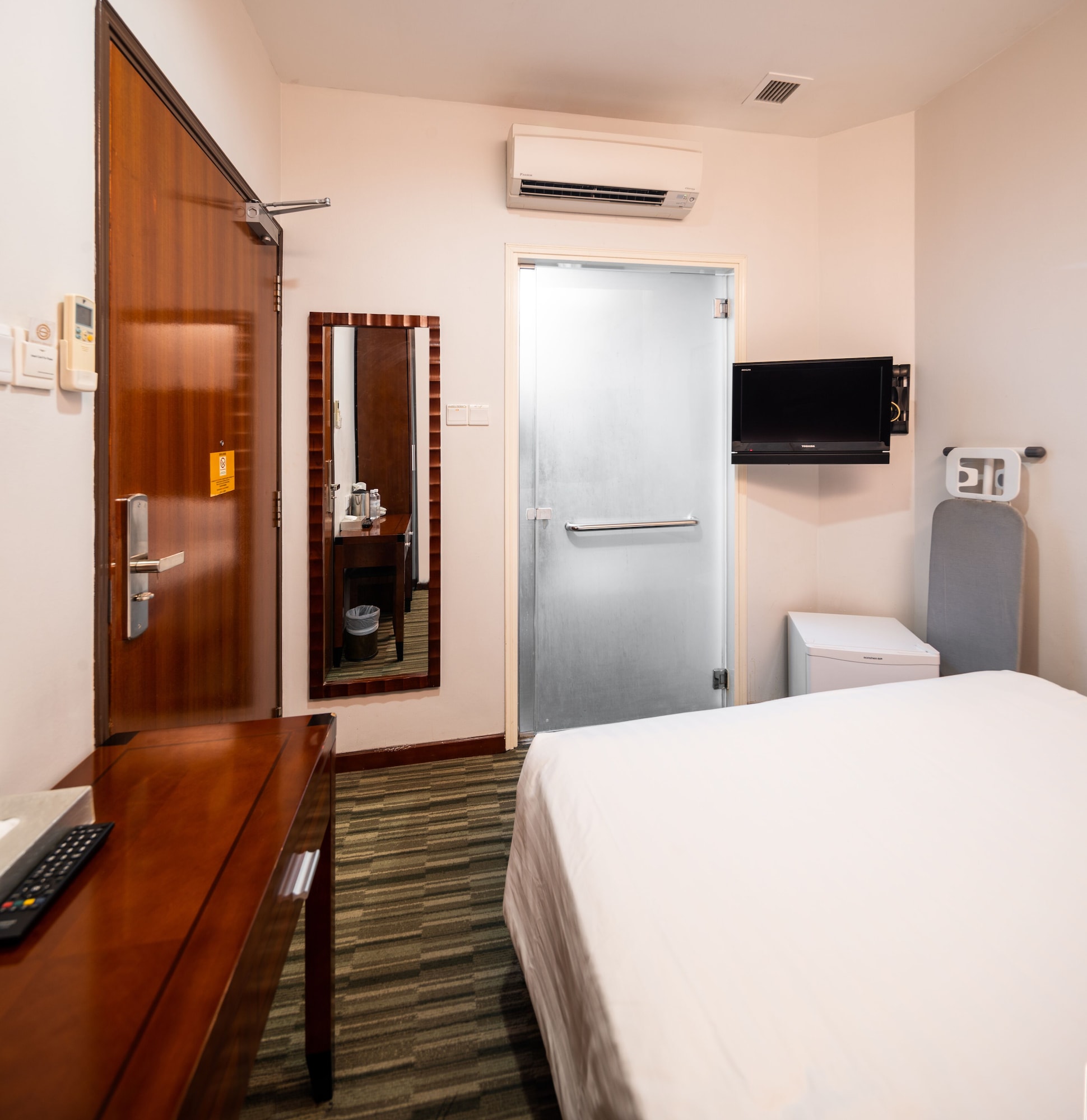 DELUXE, DOUBLE BED